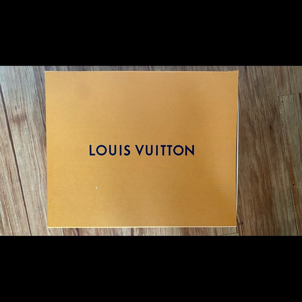 Large LOUIS VUITTON storage box , mint ✨✨